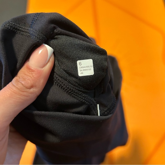 Lululemon Nulu Slim Fit High Rise Skirt Sz 6 Black - Picture 5 of 6